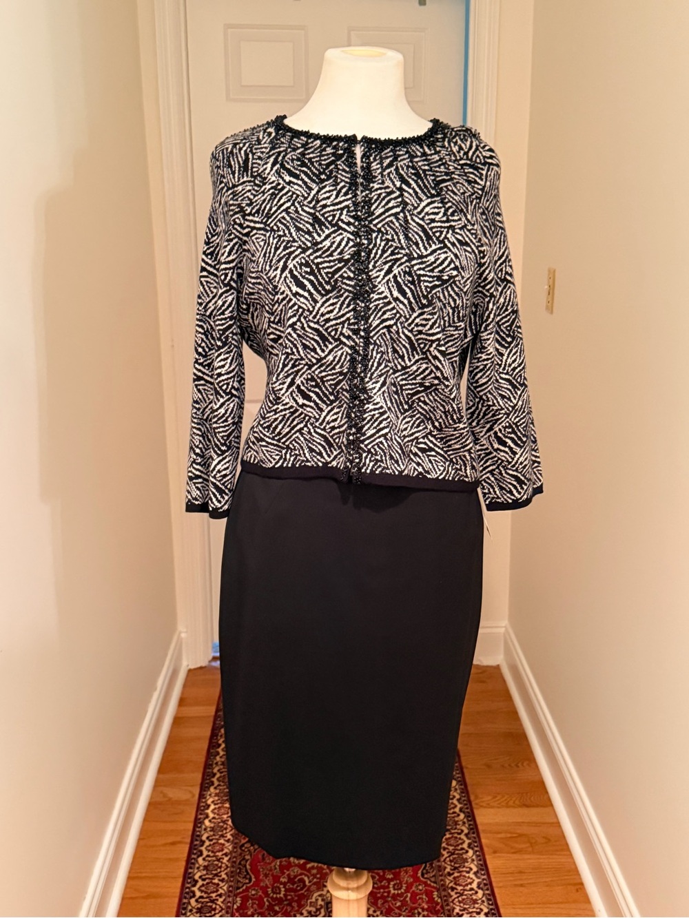 Dana Buchman Black Pencil Skirt